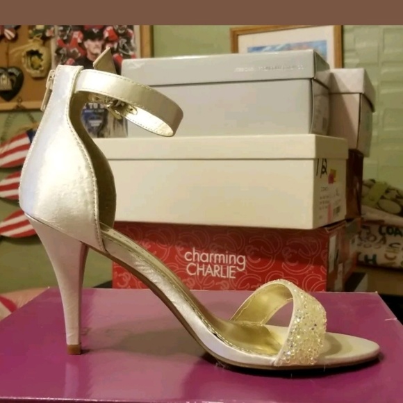 Shoes - Picture 7 of 8